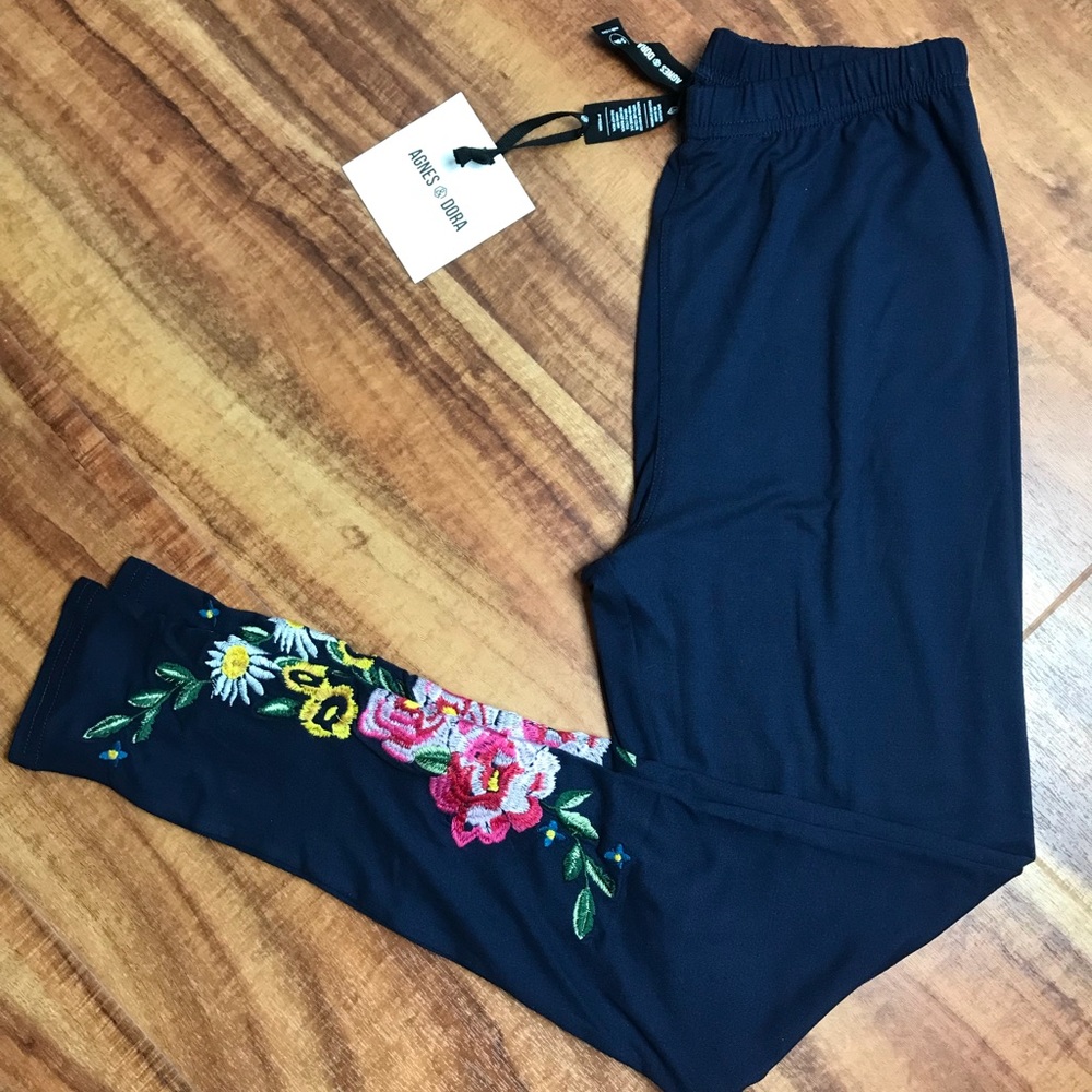 Agnes & Dora Navy embroidered leggings